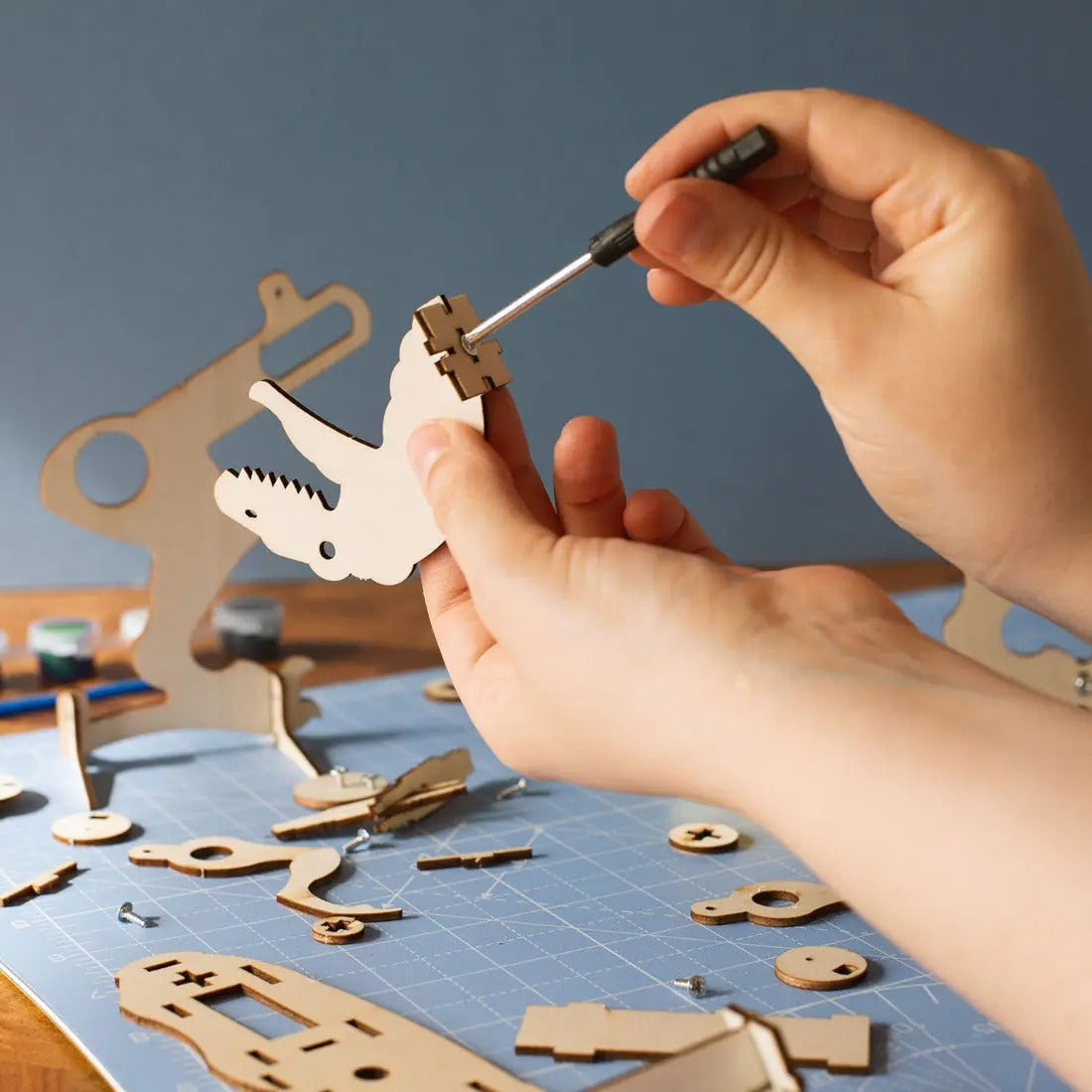 Thumbs Up! - Build Your Own RC Dinosaur! Buildable Interactive Toy Set