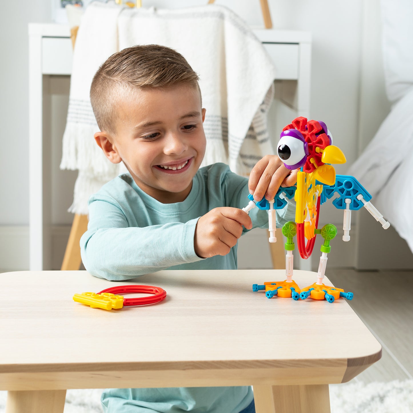 Kid K'NEX  Farmin' Friends Building Set 20 Model Incl.